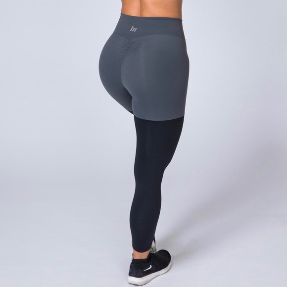 ❌SOLD❌ Muscle Nation Two-toned Scrunch Leggings - Picture 1 of 4